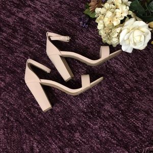 😍 Nude single strap heels!!